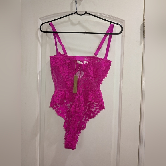 NWT SKIMS FEMME LACE LINED BALCONETTE THONG BODYSUIT IN FUCHIA - Picture 6 of 7